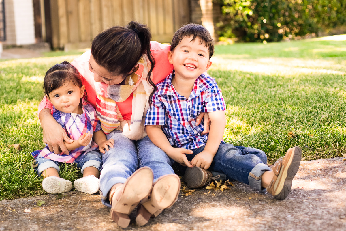 family sitting in grass, gap factory jeans | summer fall back to school outfit