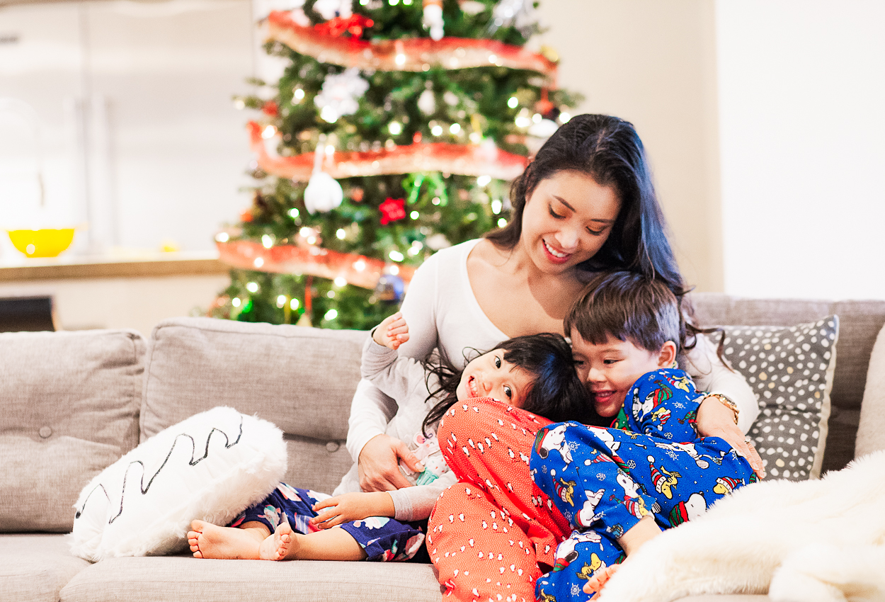 cute & little | dallas fashion mom blogger | family snuggle | #giftofgathering - Our Favorite Family Holiday Traditions by popular Dallas blogger cute & little