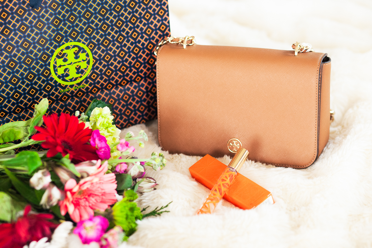 holiday gift idea for her | tory burch robinson shoulder bag | allen premium outlets review - Shop Allen Premium Outlets for Your Last Minute Gift Ideas by popular Dallas style blogger cute & little