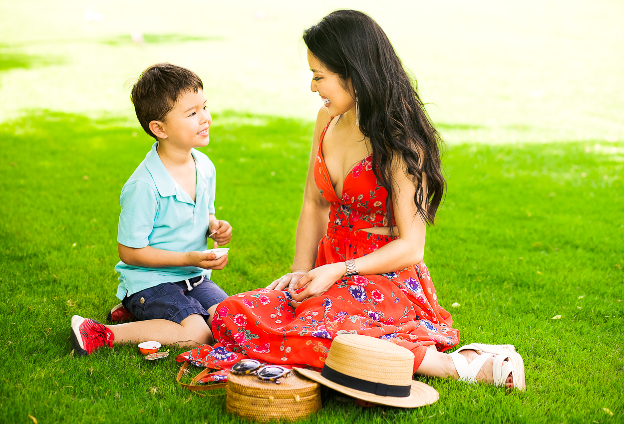 cute & little | dallas mom lifestyle blogger | express cutout floral maxi dress | klyde warren park date