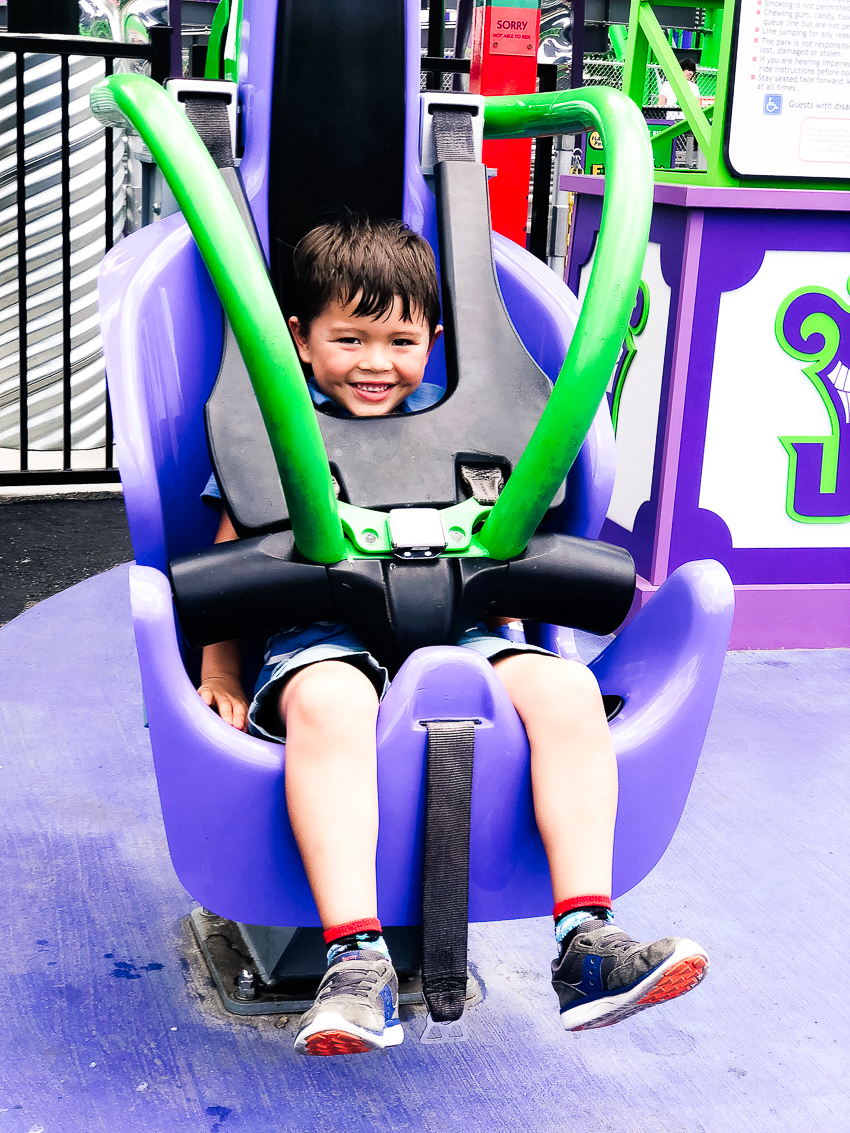 cute & little | dallas mom lifestyle blogger | six flags over texas tips tricks review
