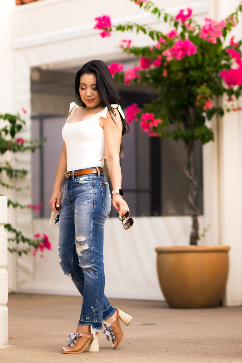 How To Rock The Mom Jean Trend (And Look Cool!)