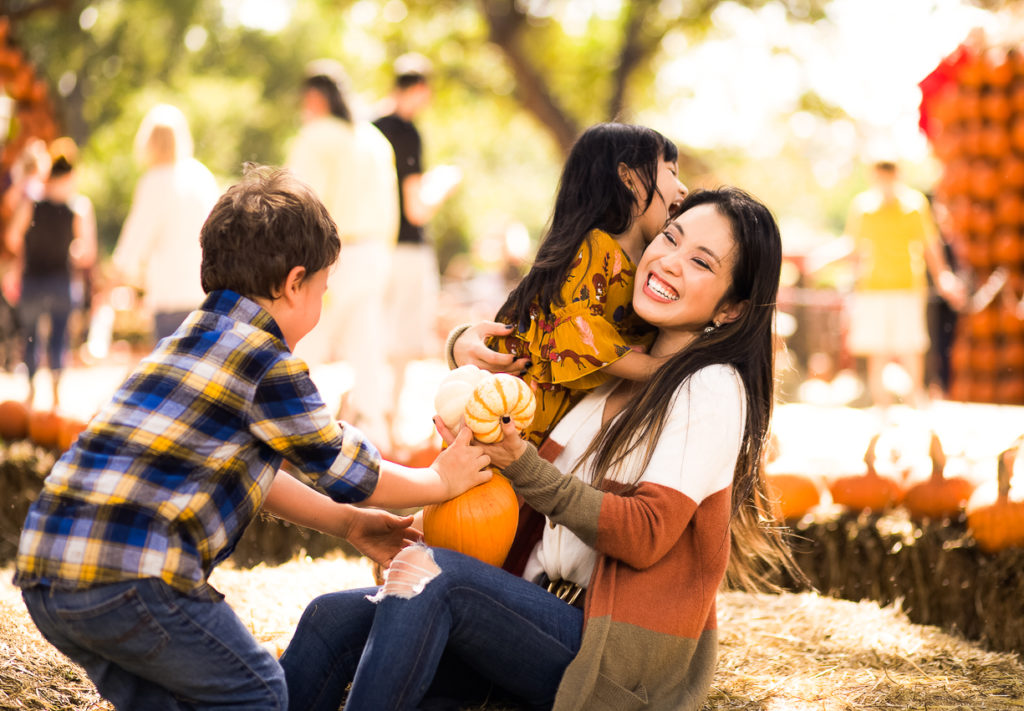 dallas arboretum pumpkin village | Family photo op | dallas mom lifestyle blog | The Best Pumpkin Patches in Dallas featured by top Dallas blogger Cute & Little