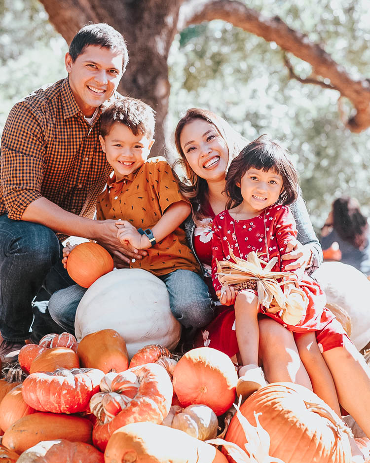 What To Wear For Fall Family Photos