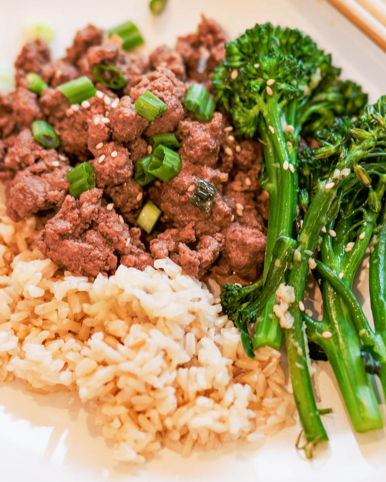 comparing 5 different home meal delivery kits | best meal delivery kit | hello fresh review | Meal Delivery Service Reviews by popular Dallas lifestyle blog, Cute and Little: image of a beef, rice, and broccolini meal from Hello Fresh. 