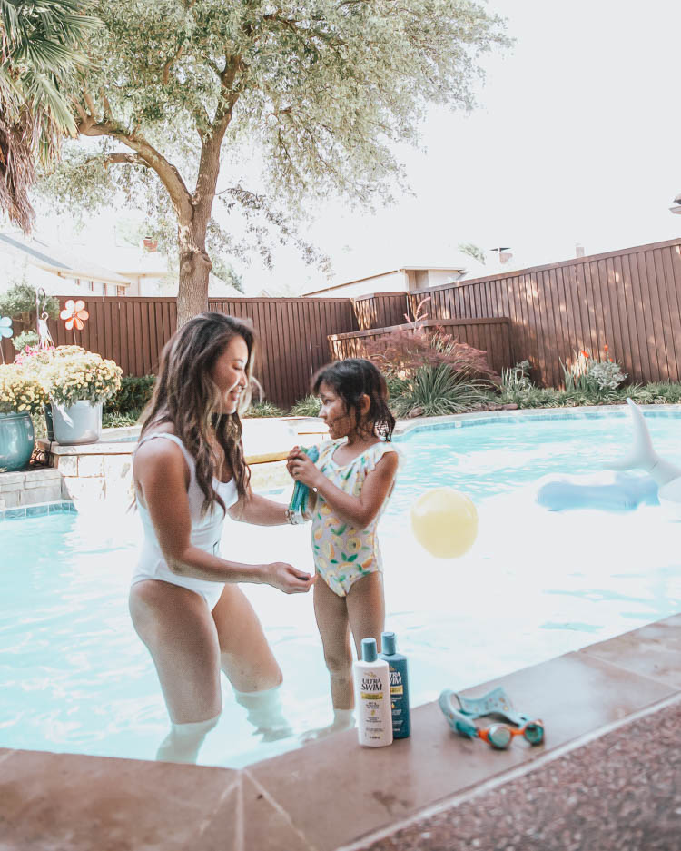 cute & little | dallas fashion mom blog | 5 essentials pool day with kids | ultraswim review