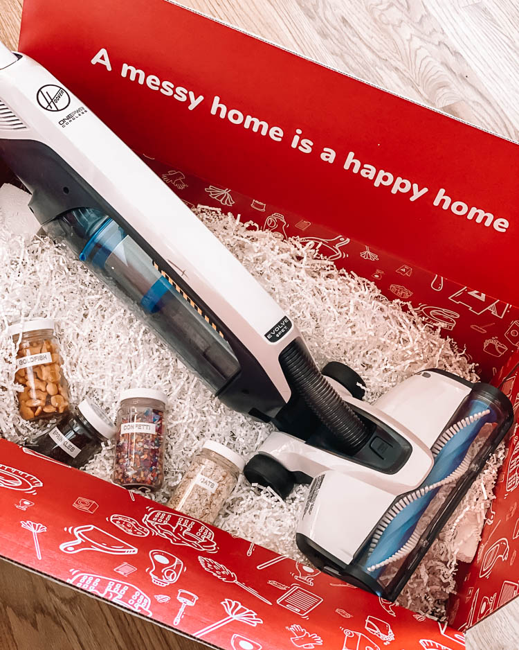 cute & little | dallas mom blog | vacuum cleaning hacks tips tricks | hoover onepwr evolve pet cordless vacuum review |Hoover Onepwr by popular Dallas lifestyle blog, Cute and Little: image of a Hoover Onepwr evolve pet cordless vacuum.