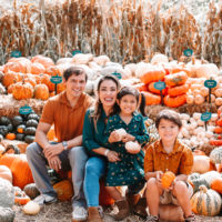 3 Easy Coordinating Family Outfit Ideas For Fall Photos