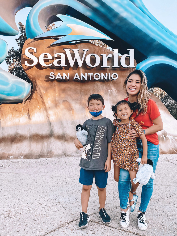 cute & little | dallas family travel blog | san antonio travel guide itinerary | sea world san antonio |San Antonio Vacation by popular Dallas travel blog, Cute and Little: image of a mom and her two kids at Sea World San Antonio. 