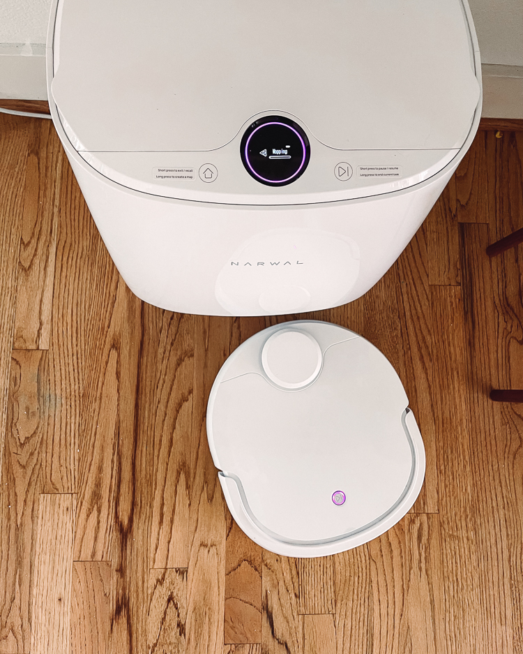 cute & little | dallas mom blog | narwal self-cleaning robot mop vacuum review |Narwal Robot Vacuum by poplar Dallas lifestyle blog, Cute and Little: image of a Narwal robot vacuum. 