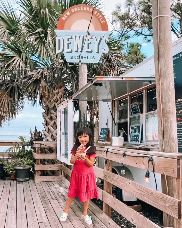 cute & little | dallas family travel blogger | destin florida kids activities travel guide | dewey destin's snocone